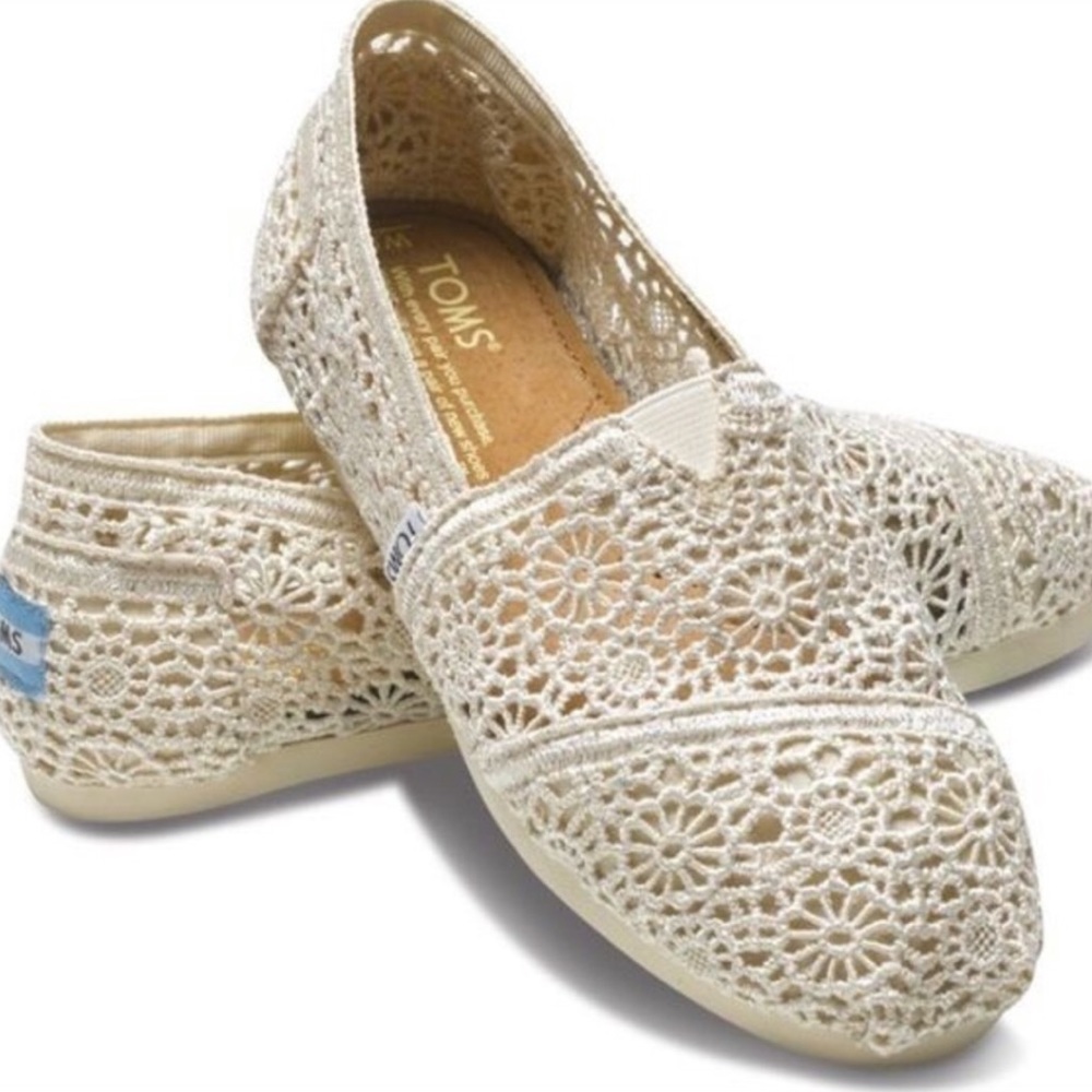 Women’s Cream Lace Toms